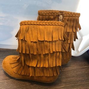 Girls moccasin boots